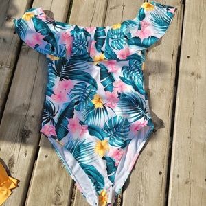 Bathing suit. Medium